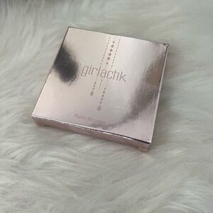 NWTO Girlactik Matte Bronzer color Casablanca 0.32 oz 9 g e